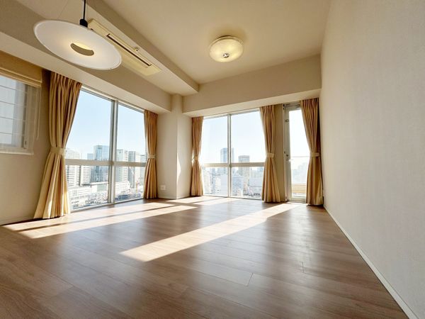 品川タワーレジデンス 15帖のLDK※クリーニング前(照明・カーテン撤去予定) 品川タワーレジデンス 15帖のLDK※クリーニング前(照明・カーテン撤去予定)