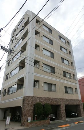 アデッソ・グラード等々力 敷地内平置き駐車場ございます。 アデッソ・グラード等々力 敷地内平置き駐車場ございます。