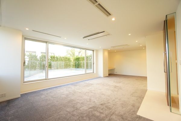 パークマンション南麻布 リビングダイニング約26帖床暖房有 パークマンション南麻布 リビングダイニング約26帖床暖房有
