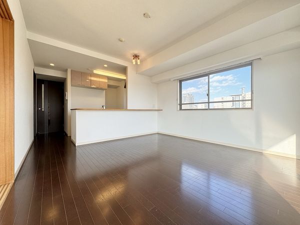 クイーンズレゾン千葉県庁前 リビングダイニング(約11.1帖) クイーンズレゾン千葉県庁前 リビングダイニング(約11.1帖)