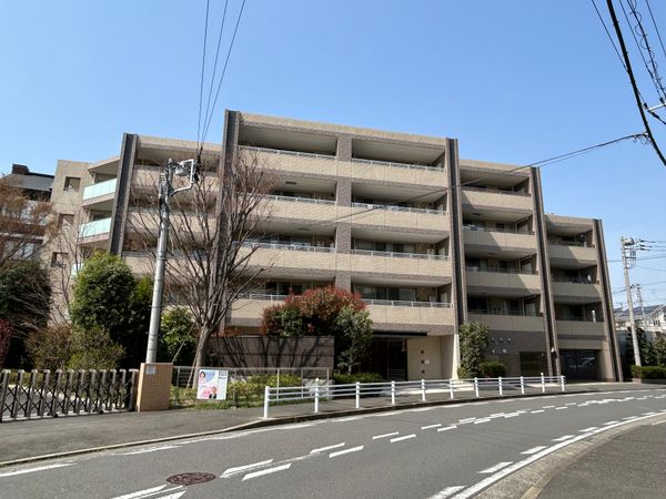 オーベルたまプラーザクラリティコート 建物外観 ※2025年3月、大規模修繕工事完了 オーベルたまプラーザクラリティコート 建物外観 ※2025年3月、大規模修繕工事完了