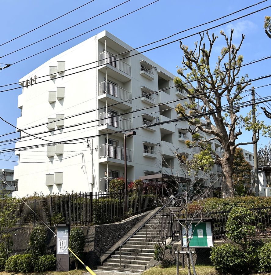 あざみ野団地4ー1ー1号棟 建物外観 あざみ野団地4ー1ー1号棟 建物外観