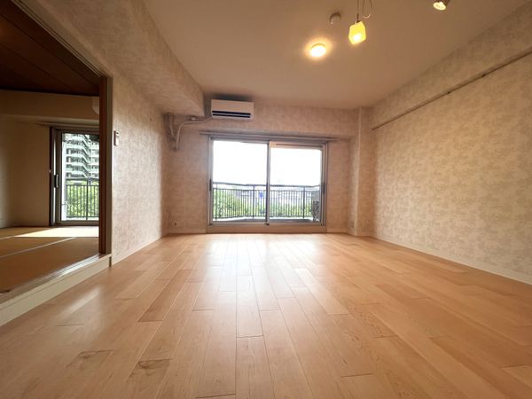 パークシティ溝の口B棟 リビングダイニングキッチン 約14.4帖 ※照明は撤去予定 パークシティ溝の口B棟 リビングダイニングキッチン 約14.4帖 ※照明は撤去予定