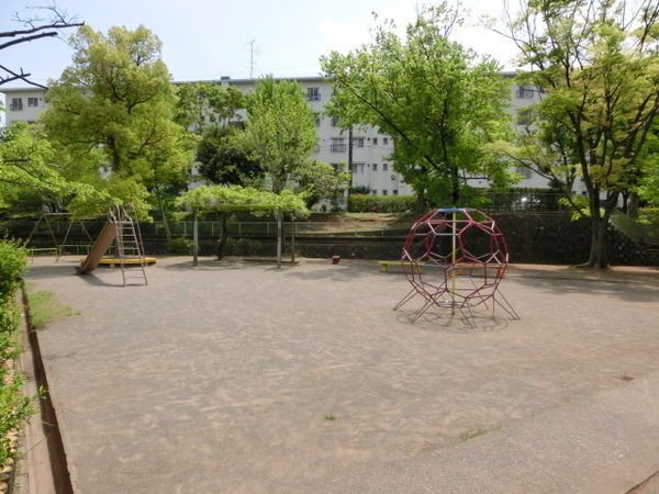 たまプラーザ団地5ー9号棟 たまプラーザ団地 敷地内公園 たまプラーザ団地5ー9号棟 たまプラーザ団地 敷地内公園