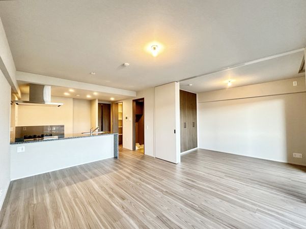 ヴェレーナシティ鎌倉深沢 スライドドアを開けて隣接する洋室と一体利用が可能 ヴェレーナシティ鎌倉深沢 スライドドアを開けて隣接する洋室と一体利用が可能