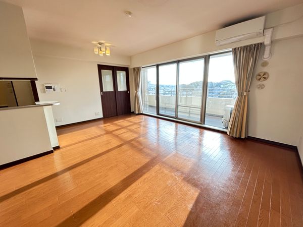 ガーデンアソシエF棟 リビング約15.0帖(エアコン1台・床暖房付) ガーデンアソシエF棟 リビング約15.0帖(エアコン1台・床暖房付)