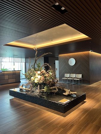 白金ザ・スカイ 西棟 コンシェルジュカウンター前 白金ザ・スカイ 西棟 コンシェルジュカウンター前