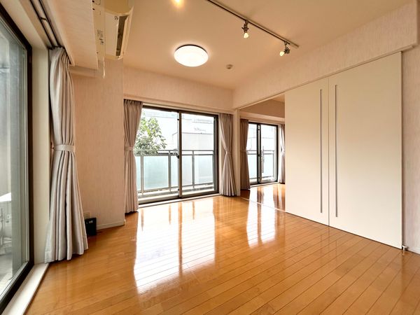 グローリオ白金高輪 LD約8.8帖※カーテンと照明は性能保証除外 グローリオ白金高輪 LD約8.8帖※カーテンと照明は性能保証除外