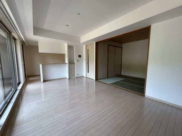 ジオメゾン新千里東町二番館 LD(約10.2帖) ジオメゾン新千里東町二番館 LD(約10.2帖)