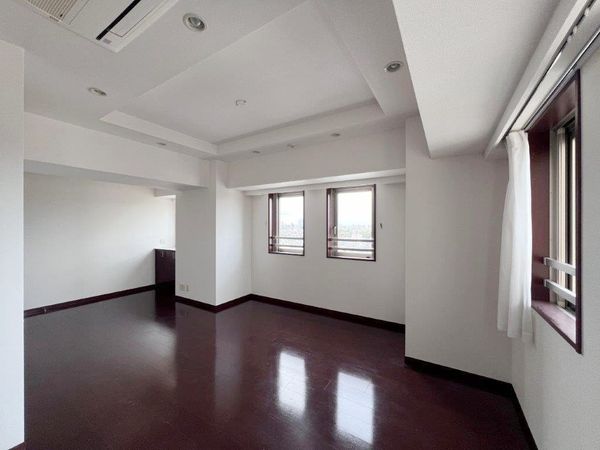 ライオンズ浜田山セントマークス リビングダイニング(約13.2帖)2面採光のお部屋です。 ライオンズ浜田山セントマークス リビングダイニング(約13.2帖)2面採光のお部屋です。