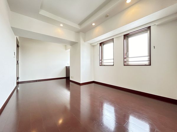 ライオンズ浜田山セントマークス リビングダイニング(約13.2帖)2面採光のお部屋です。 ライオンズ浜田山セントマークス リビングダイニング(約13.2帖)2面採光のお部屋です。