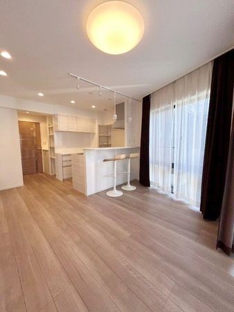 クレアシオン三軒茶屋 LDKは二面採光です。 クレアシオン三軒茶屋 LDKは二面採光です。