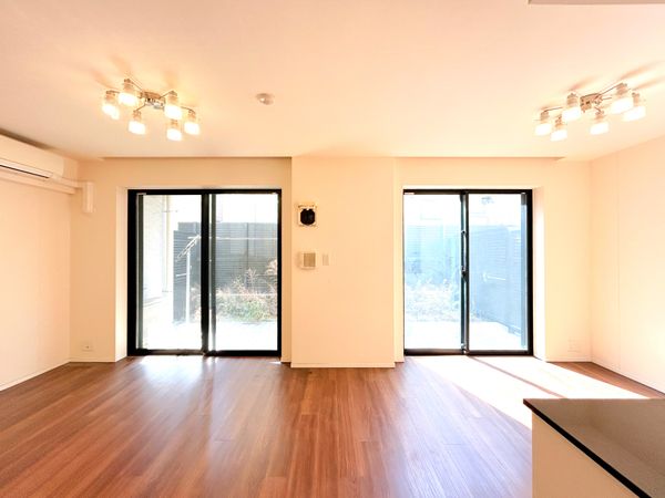 パークホームズ世田谷代田 南東向きのリビングダイニング※照明器具は撤去します パークホームズ世田谷代田 南東向きのリビングダイニング※照明器具は撤去します