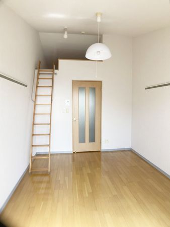 スカイフレンド東中田 洋室(RC造♪2階部分♪バルコニー付き♪ロフト付き♪エアコン完備♪) スカイフレンド東中田 洋室(RC造♪2階部分♪バルコニー付き♪ロフト付き♪エアコン完備♪)