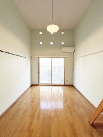 スカイフレンド東中田 洋室(南面バルコニー付き) スカイフレンド東中田 洋室(南面バルコニー付き)