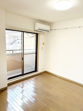 サンシティ北四番丁 洋室(約8.6帖) サンシティ北四番丁 洋室(約8.6帖)
