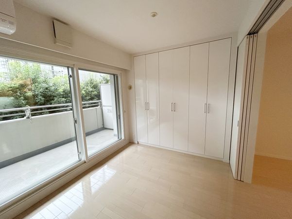 パークアクシス仙台 寝室(別部屋参考/実際の床は茶色/眺望) パークアクシス仙台 寝室(別部屋参考/実際の床は茶色/眺望)