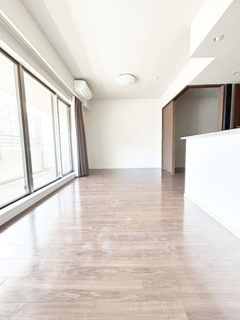 THE SENDAI TOWER 一番町レジデンス リビング・ダイニングルーム(約10.8帖)、洋室(約4.0帖) THE SENDAI TOWER 一番町レジデンス リビング・ダイニングルーム(約10.8帖)、洋室(約4.0帖)