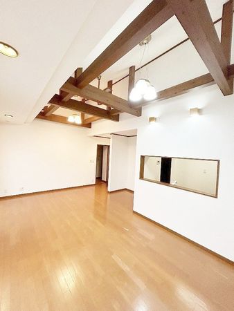 泉ヶ丘五丁目戸建 リビング・ダイニング・キッチン(約17.0帖) 泉ヶ丘五丁目戸建 リビング・ダイニング・キッチン(約17.0帖)