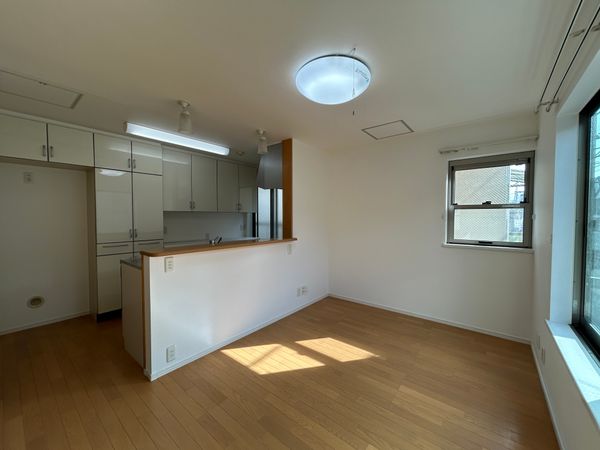 白山四丁目戸建 2階 南西/南東向きのリビングダイニングキッチン 白山四丁目戸建 2階 南西/南東向きのリビングダイニングキッチン