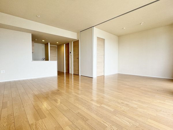 ブランシエラ検見川浜 LD約13.7帖は洋室(3)約6.0帖とウォールドアで隣接 ブランシエラ検見川浜 LD約13.7帖は洋室(3)約6.0帖とウォールドアで隣接