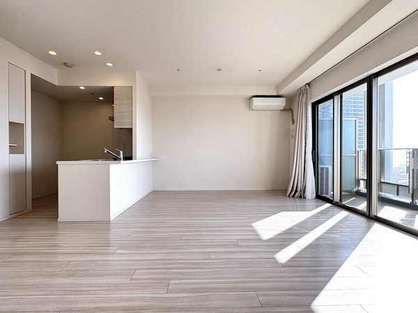 幕張ベイパーククロスタワー&レジデンス LD約15.6帖/床暖房あり・カーテンは撤去予定 幕張ベイパーククロスタワー&レジデンス LD約15.6帖/床暖房あり・カーテンは撤去予定