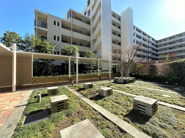 ザ・パークハウス横浜大口 敷地内パティオ ザ・パークハウス横浜大口 敷地内パティオ