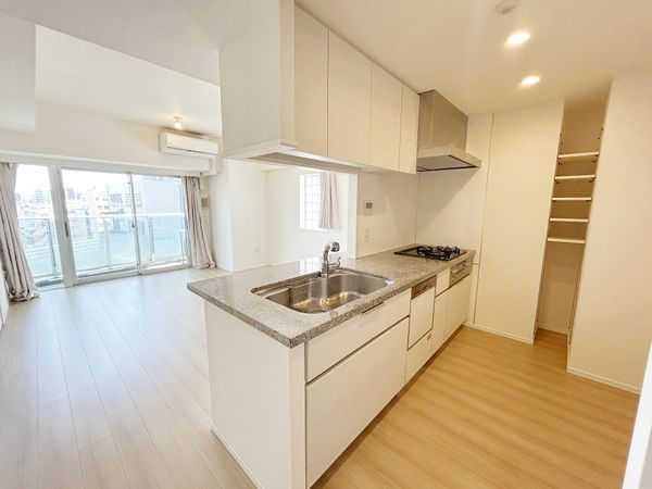 ザ・パークハウス新宿柏木 LD約11.5帖・キッチン約3.1帖 ザ・パークハウス新宿柏木 LD約11.5帖・キッチン約3.1帖