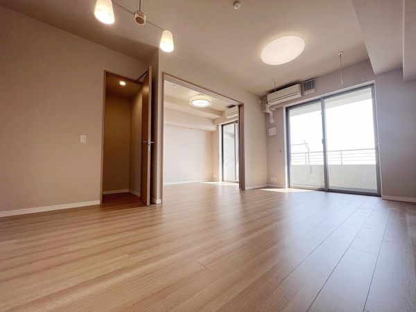 プラウドシティ赤羽 約11.5帖のリビングダイニング(約0.5帖の納戸・床暖房) プラウドシティ赤羽 約11.5帖のリビングダイニング(約0.5帖の納戸・床暖房)