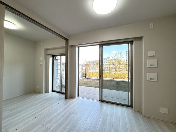 レーベン和光 THE GRANDE リビングダイニングと約4.5帖洋室 レーベン和光 THE GRANDE リビングダイニングと約4.5帖洋室