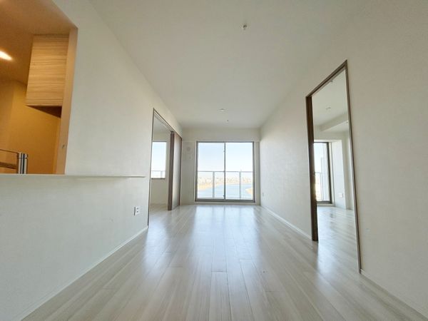 リヴァリエC棟 カウンターキッチンのリビング リヴァリエC棟 カウンターキッチンのリビング