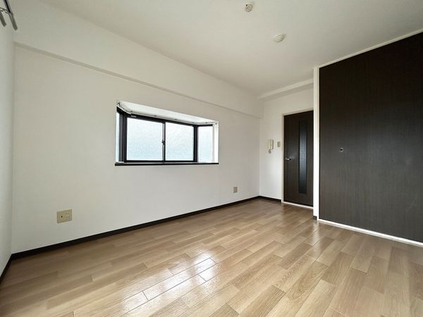 プライム出島 洋室(約6.5帖) プライム出島 洋室(約6.5帖)