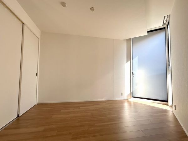 ラ・ルート大手町 洋室(約8.5帖) ラ・ルート大手町 洋室(約8.5帖)