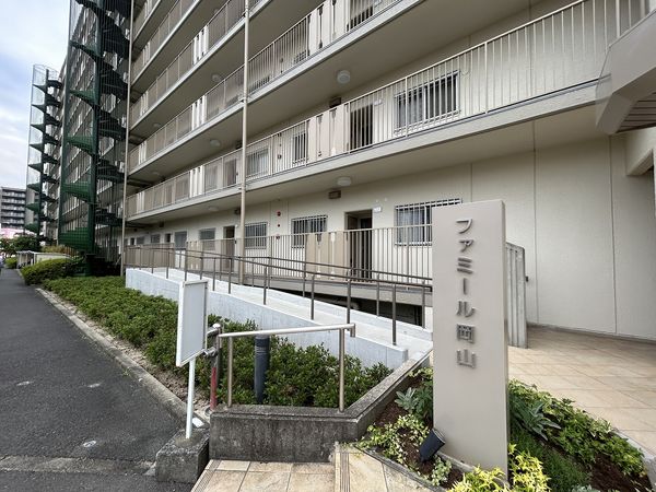ファミール岡山 エントランスからお部屋の前までスロープがあります ファミール岡山 エントランスからお部屋の前までスロープがあります