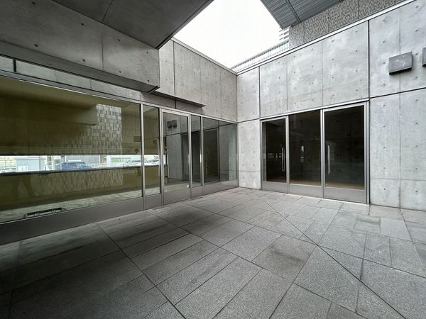 山陽新聞社1階店舗事務所 玄関 山陽新聞社1階店舗事務所 玄関