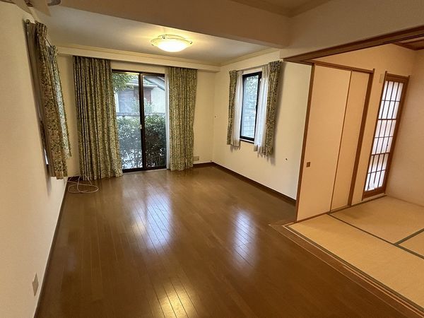 樽町1丁目戸建 LD 約14.9帖 *カーテンは性能保証除外品です 樽町1丁目戸建 LD 約14.9帖 *カーテンは性能保証除外品です