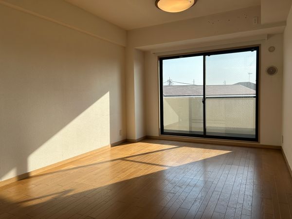 藤和ライブタウン津田沼Ⅱ クリーニング前です。照明器具は性能保証除外です。 藤和ライブタウン津田沼Ⅱ クリーニング前です。照明器具は性能保証除外です。