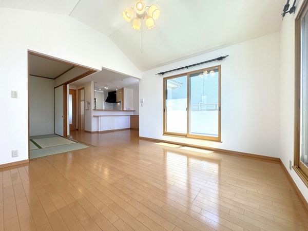 藤崎六丁目戸建 LDK約19.6帖 照明器具は性能保証除外 藤崎六丁目戸建 LDK約19.6帖 照明器具は性能保証除外
