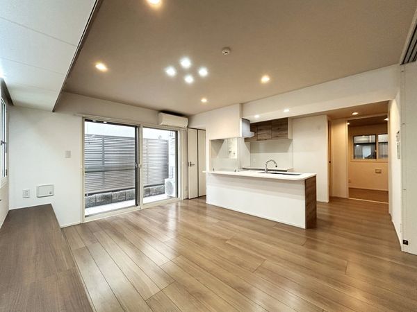 OCTO自由が丘 リビングダイニング(約10帖)二重窓仕様でございます OCTO自由が丘 リビングダイニング(約10帖)二重窓仕様でございます