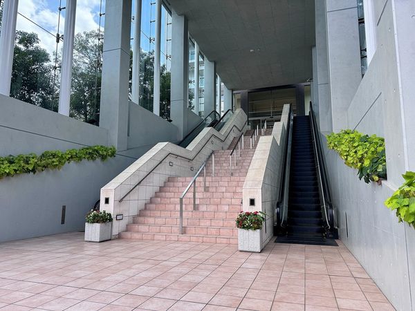 ワンダーベイシティSAZANフロントウィング エントランス ワンダーベイシティSAZANフロントウィング エントランス