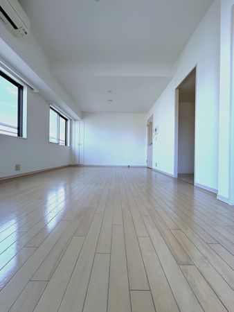 川口パークタワー リビングダイニング約12帖(クリーニング前) 川口パークタワー リビングダイニング約12帖(クリーニング前)