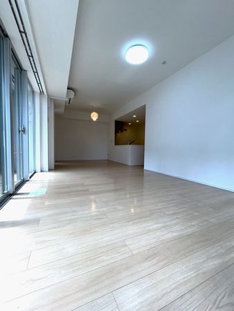 グランドミッドタワーズ大宮スカイタワー LDK約20.9帖:照明器具は性能保証除外(クリーニング前) グランドミッドタワーズ大宮スカイタワー LDK約20.9帖:照明器具は性能保証除外(クリーニング前)