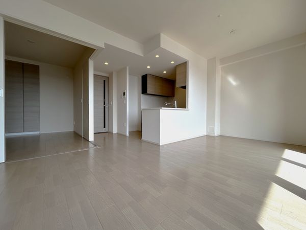 SHINTO CITY C棟 LDK+洋室仕切り開放時約20.5帖 SHINTO CITY C棟 LDK+洋室仕切り開放時約20.5帖