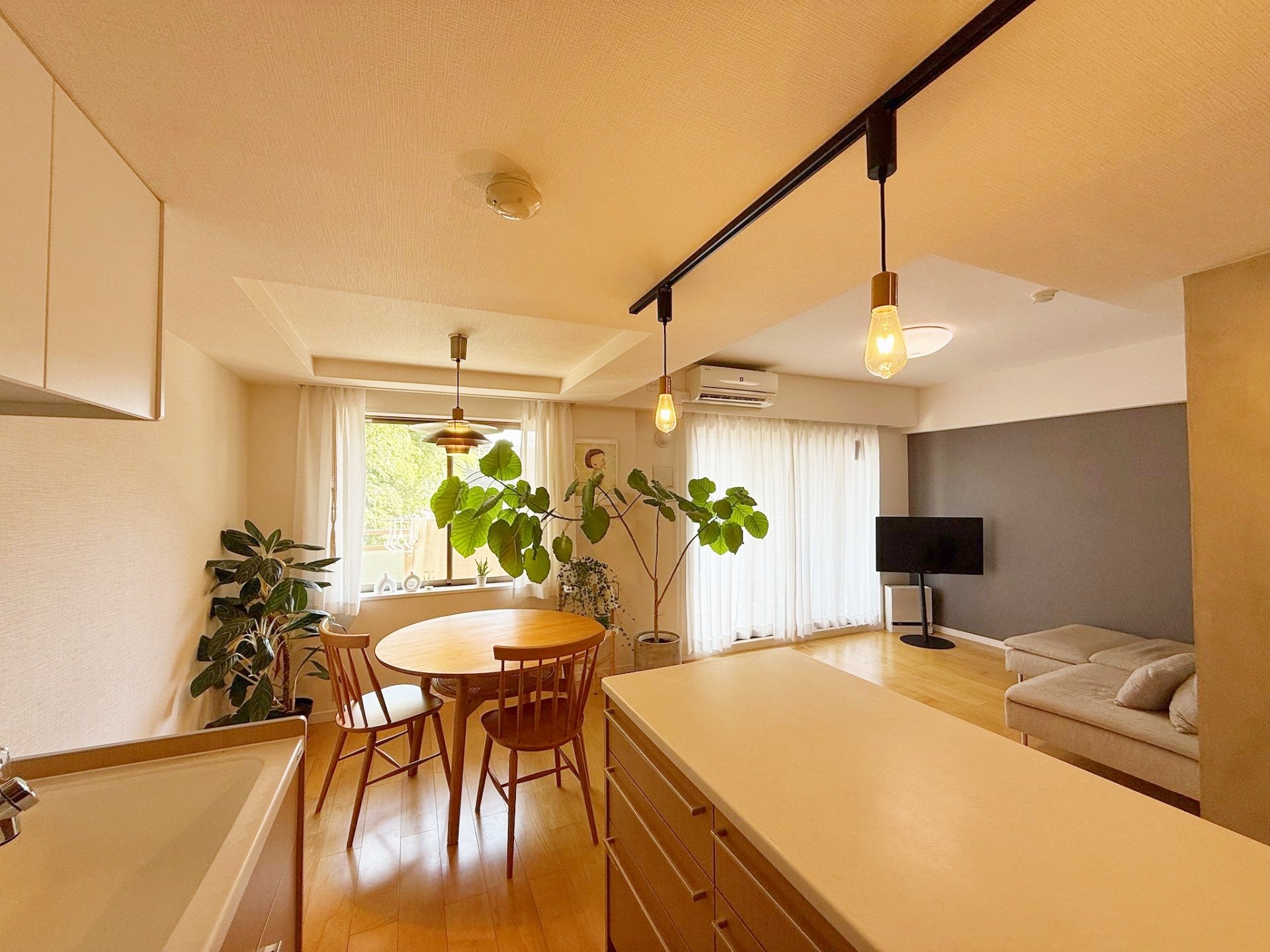 LDK (about 13.6 quires)