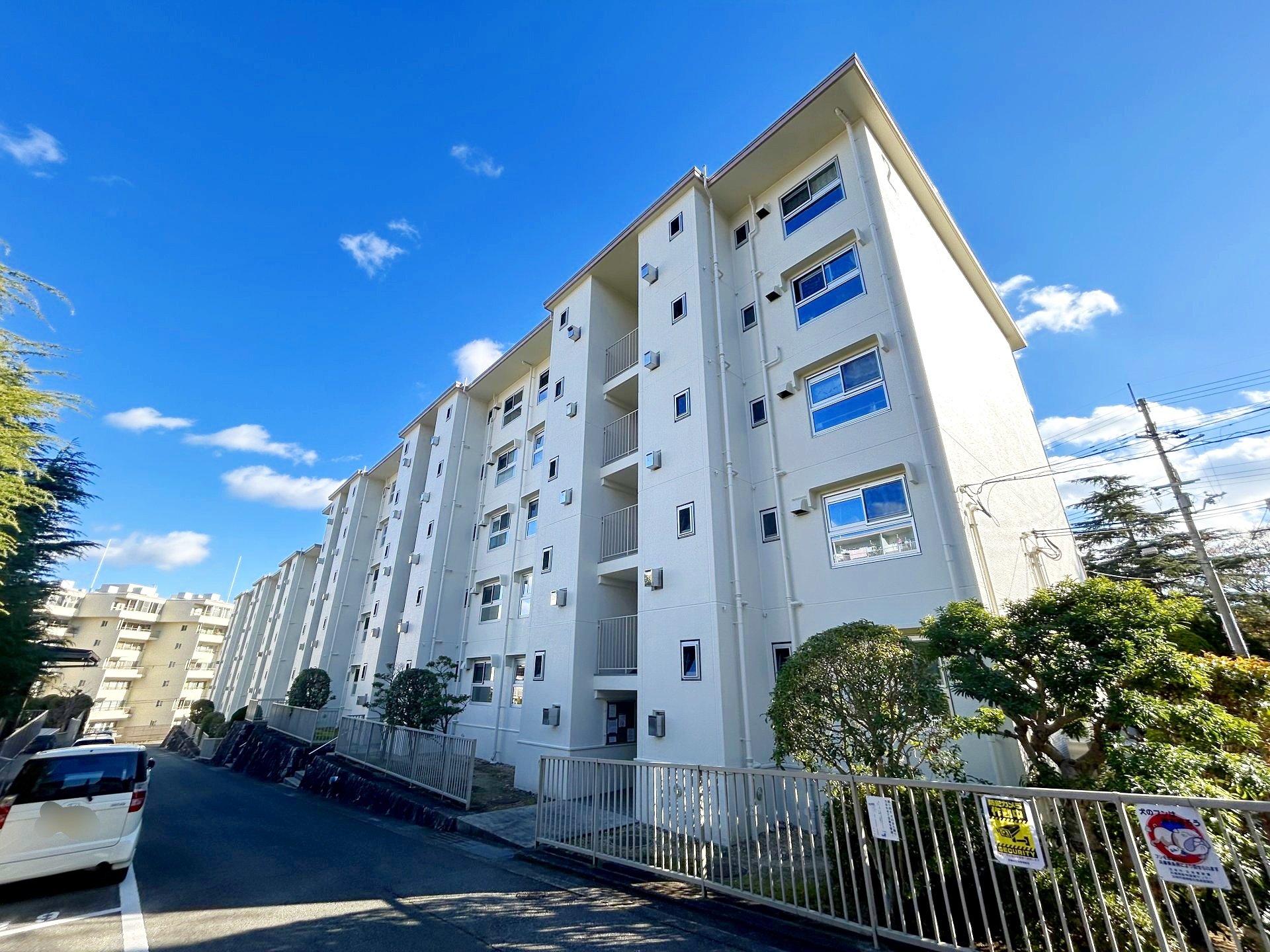 4/2 2-2番　ゆうと様　17台中の3台 阪急逆瀬台アヴェルデ2番館／兵庫県宝塚市の中古マンション