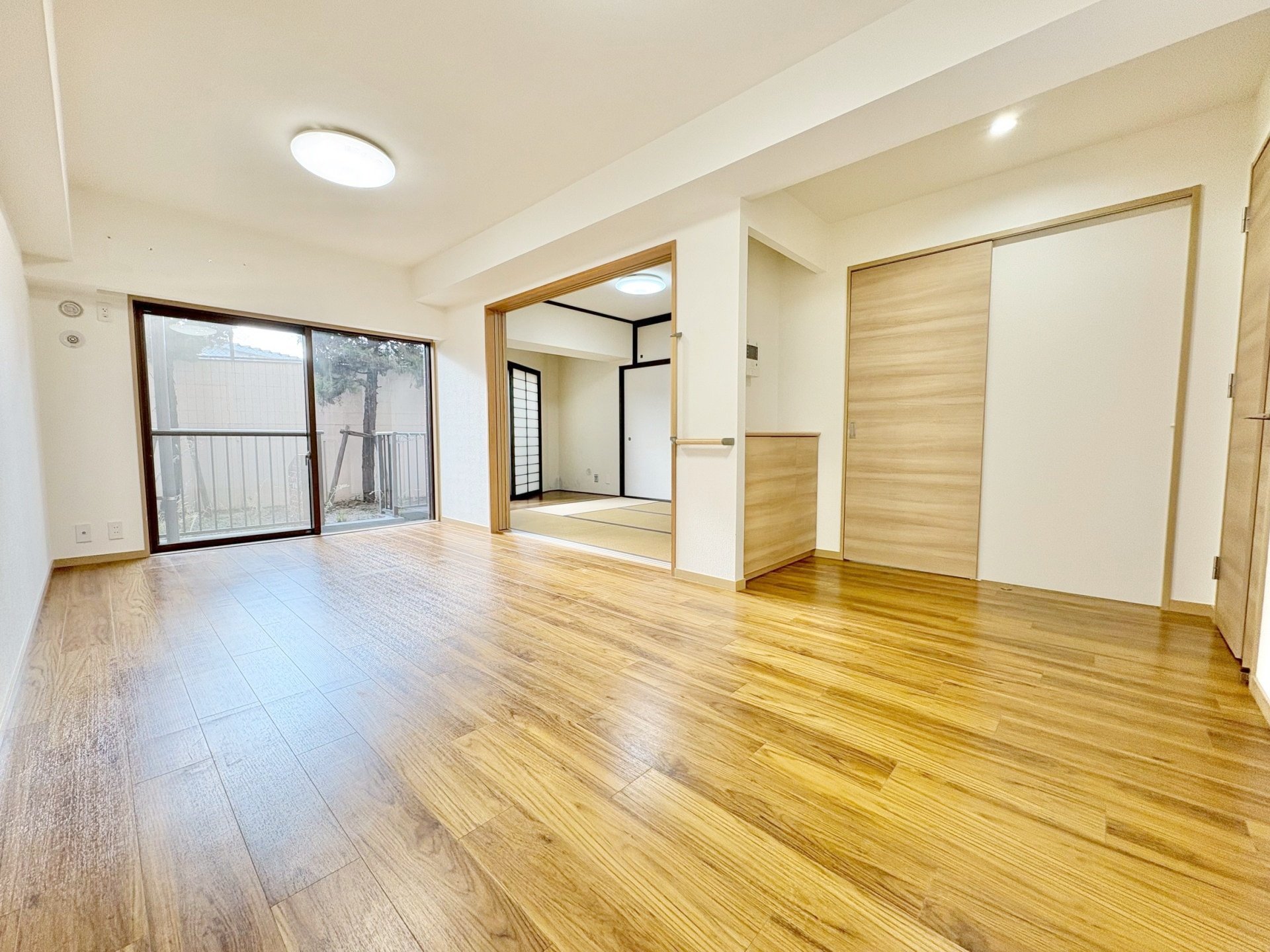 Relaxing LDK which seems to increase in time for family pleasure of home life