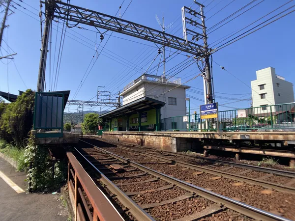 徒歩6分。