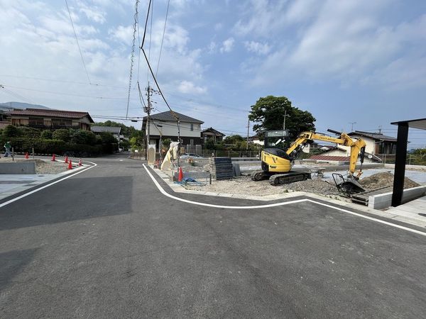 前面道路含む外観