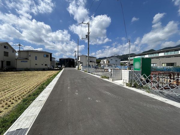 前面道路含む外観