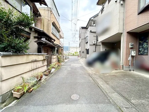 南東側前面道路